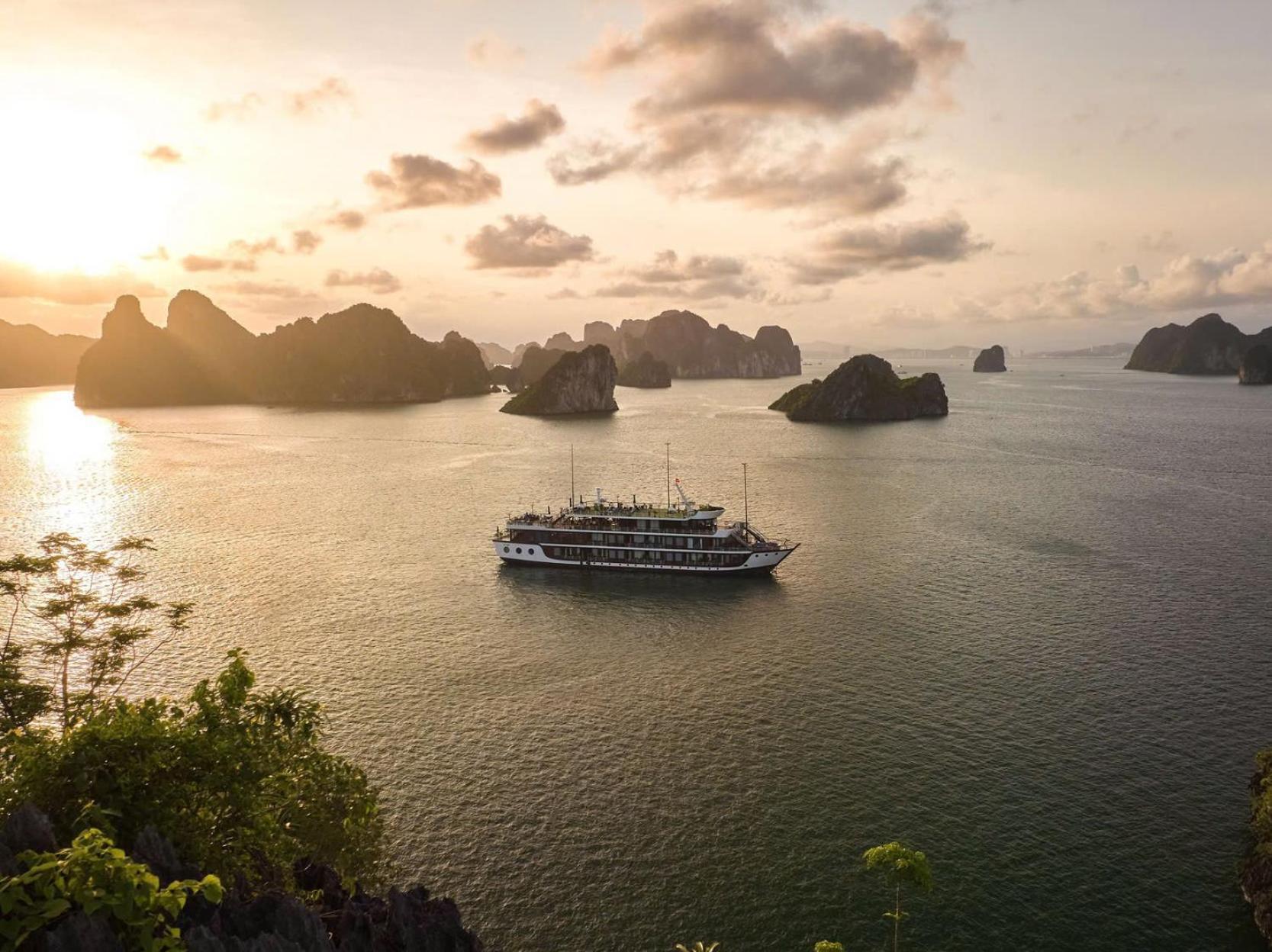 Le Journey Elegance Cruise Hotel Hạ Long-öböl Kültér fotó