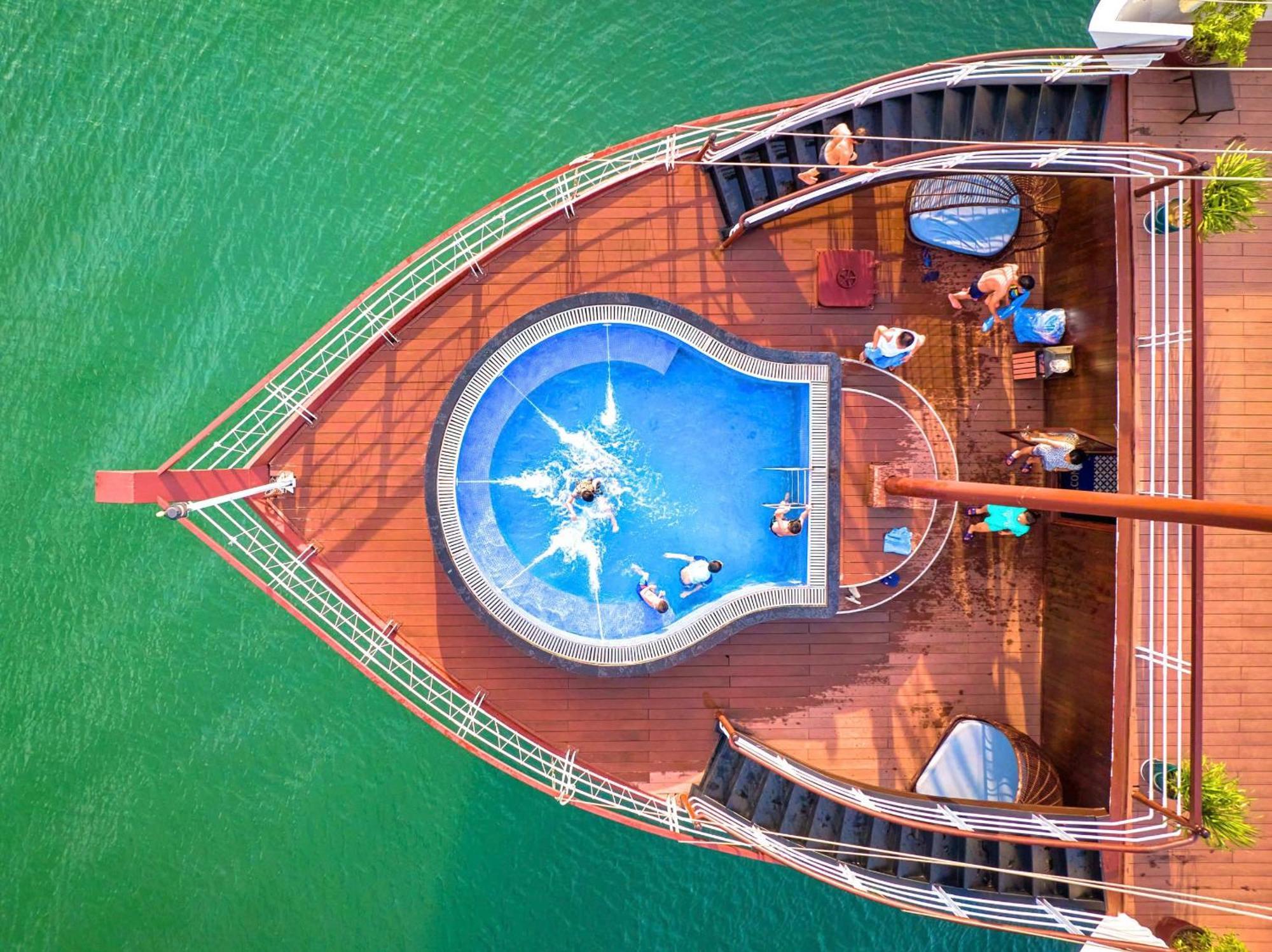 Le Journey Elegance Cruise Hotel Hạ Long-öböl Kültér fotó